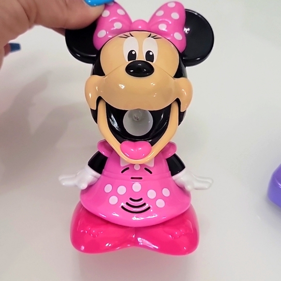 Minnie Mouse bundle w/bonus Frozen phone - Picture 5 of 7